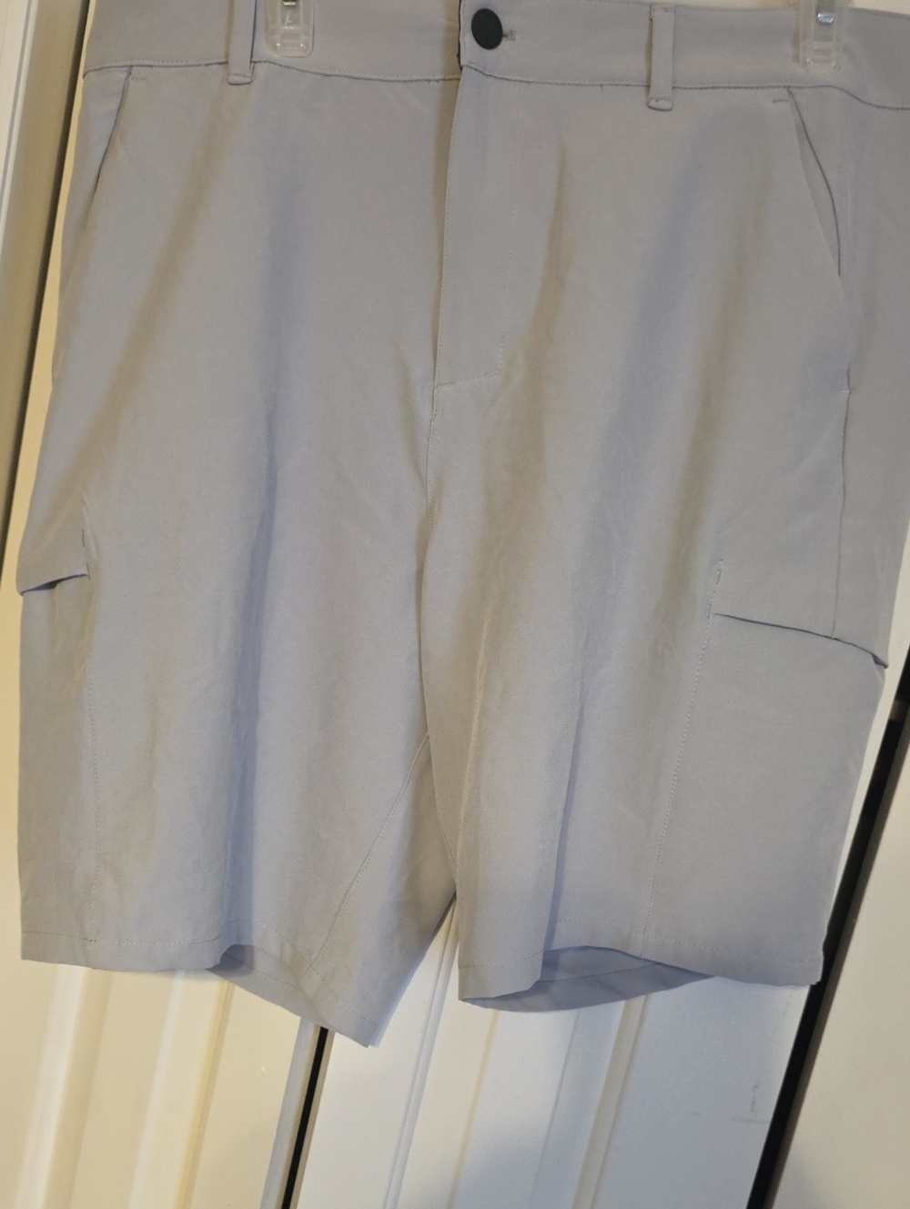 Men's Light Gray Cargo Shorts with Utility Pockets